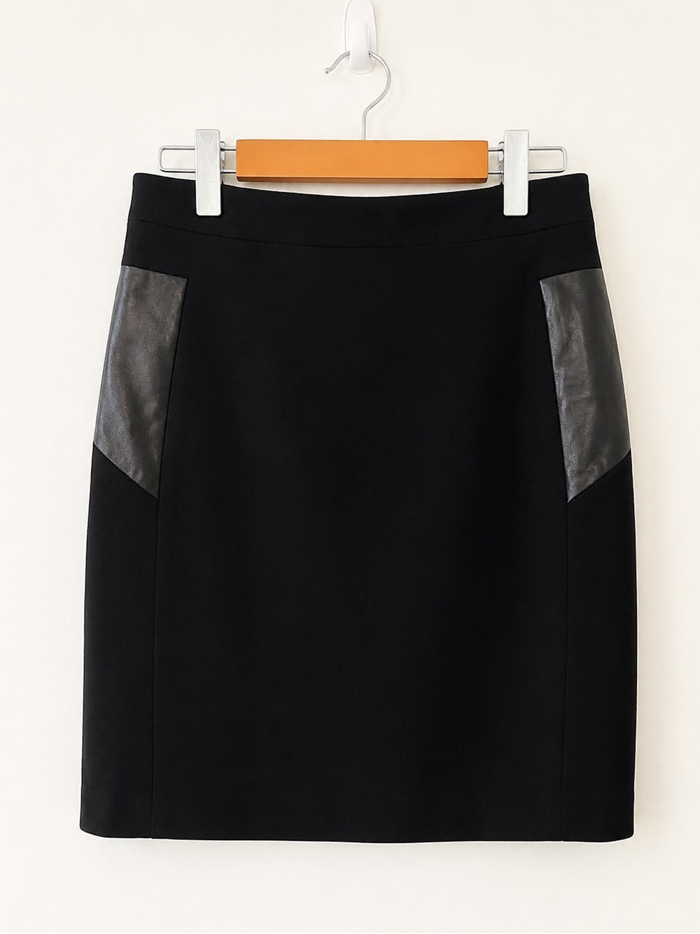 Danier Italian Leather Accent Pencil Skirt Black Size 4 Made in Canada